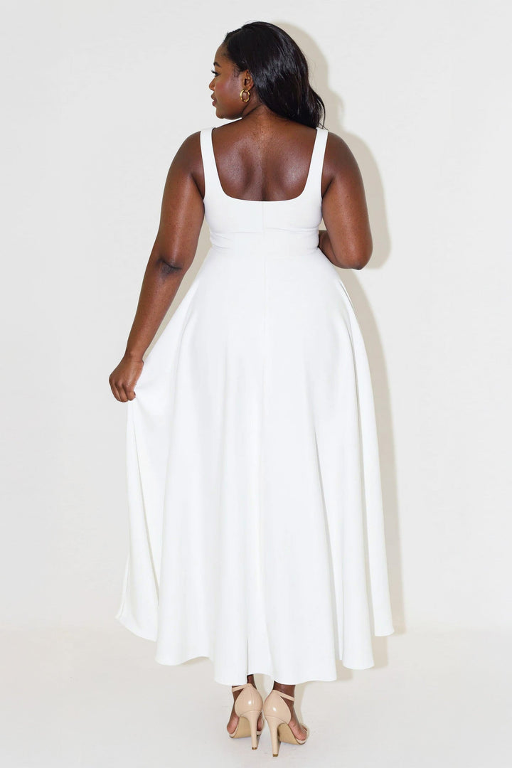 Vestido feminino midi decote quadrado. Um item essencial no guarda-roupa, ideal para festa ou casual.