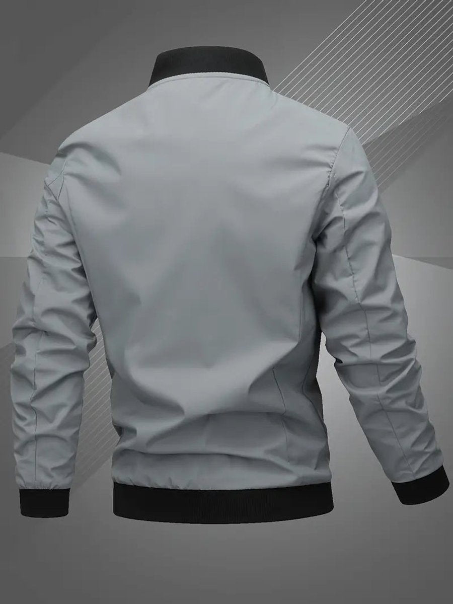 Blusão bomber masculino moderno, gola baseball, estilo urbano. Ideal para outono/primavera.