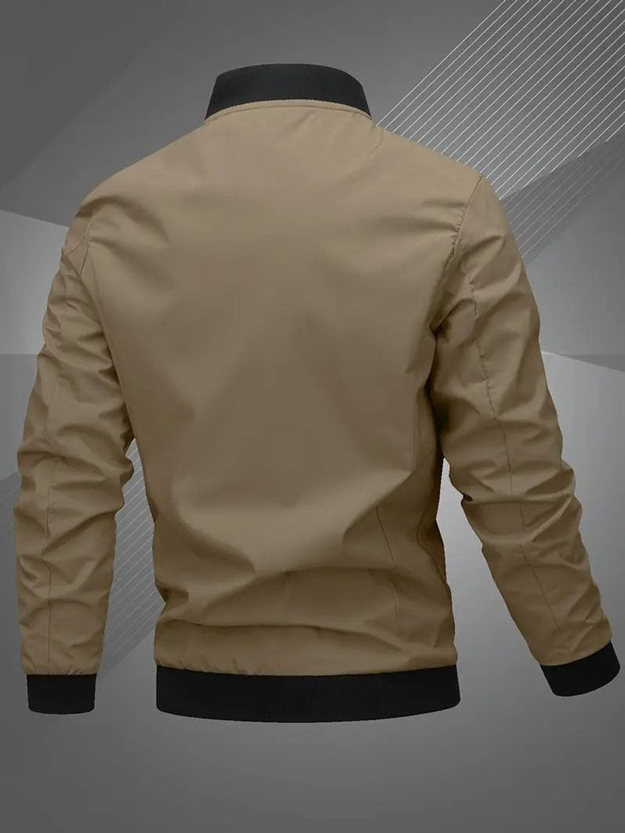 Detalhe tecido poliéster blusão bomber, costura precisa, casaco masculino de alta qualidade.