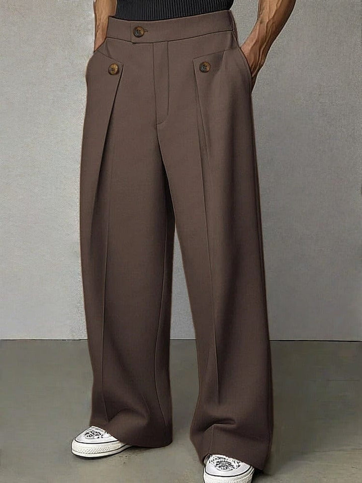 Calças wide leg masculinas com caimento solto, pregas elegantes e bolsos laterais. Estilo casual e versátil.