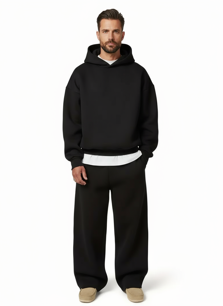 Conjunto treino homem confortável, com hoodie e calças de perna larga, ideal para estilo urbano e casual. Roupa desportiva.