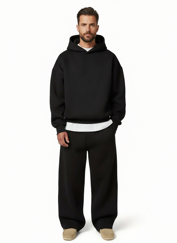 Conjunto treino homem confortável, com hoodie e calças de perna larga, ideal para estilo urbano e casual. Roupa desportiva.