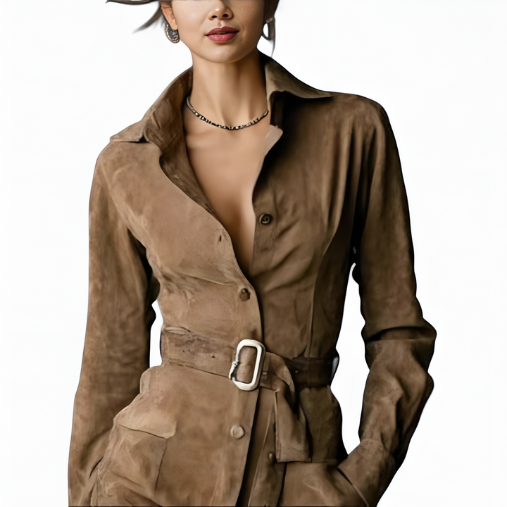 Detalhe do vestido feminino midi elegante camelo com cinto, design sofisticado para looks de inverno e outono.