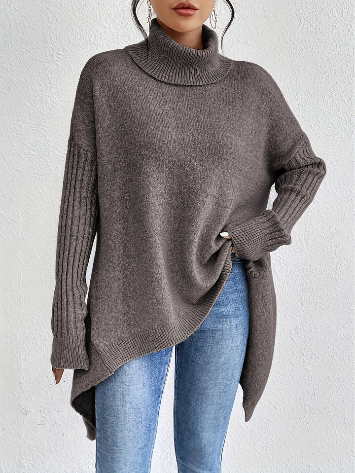 Polo feminina oversized branca, tecido macio. Perfeita para um look casual moderno.