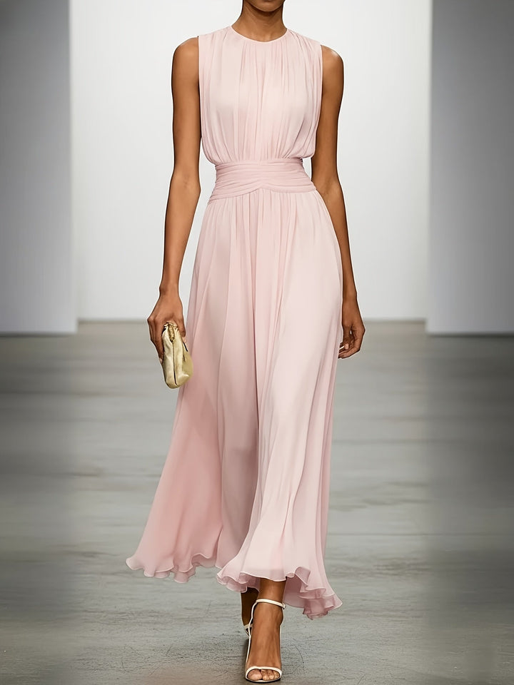 Vestido maxi fluido Kira com silhueta elegante. Ideal para ocasiões formais ou casuais de verão. Conforto chic.