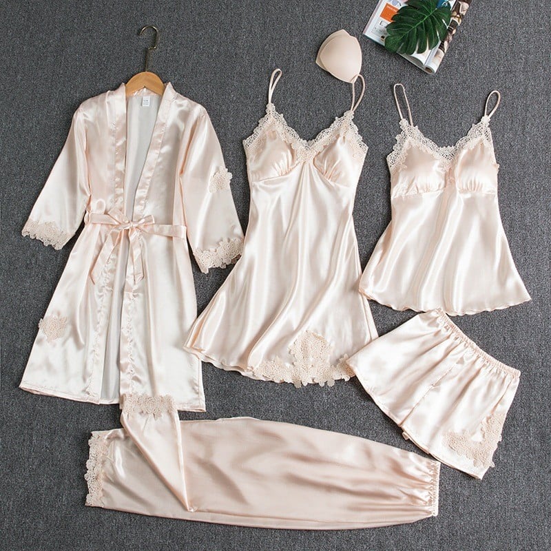 Conjunto de pijama feminino macio de 5 peças. Roupa de dormir elegante e confortável para noites de descanso.