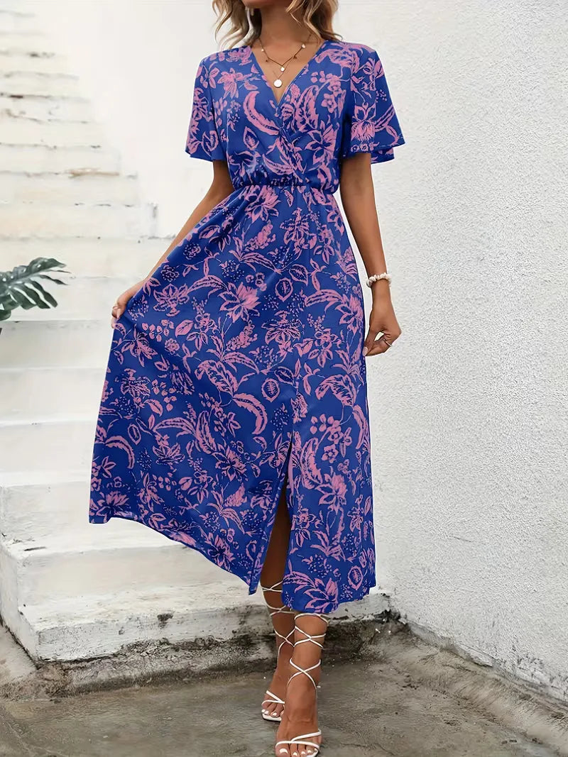 Vestido envolvente floral elegante para o verão. Estilo bohemia, decote V, midi, casual e fresco.