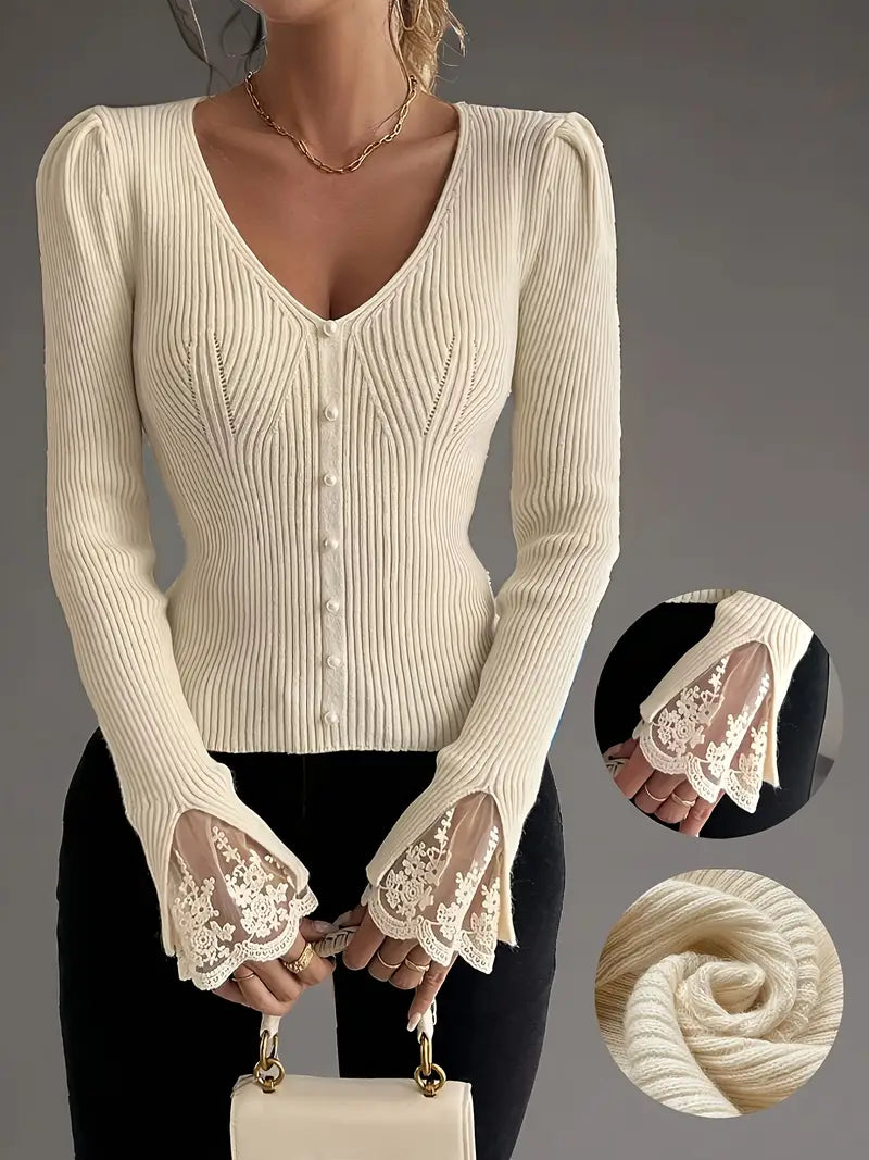 Moda outono/inverno: camisola feminina canelada com decote em V, renda e mangas longas. Estilo e aquecimento.