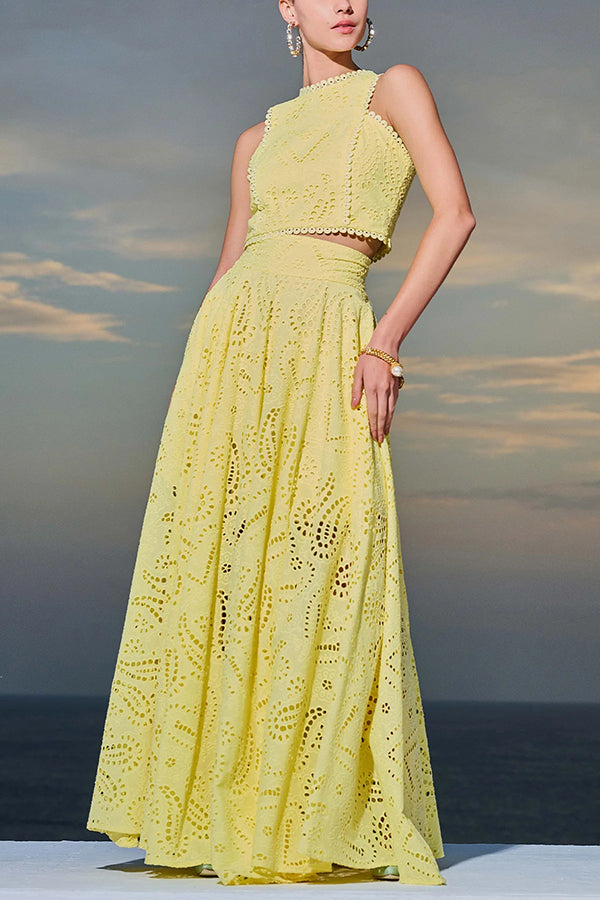 Conjunto feminino versátil: saia midi e top bordado, perfeito para o dia ou noite.