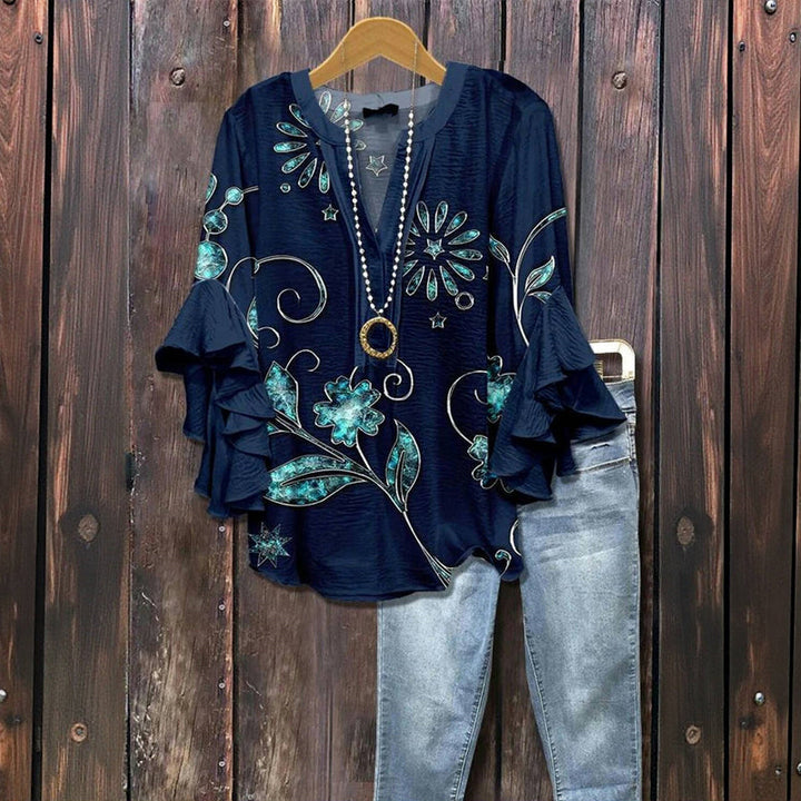 Blusa floral feminina de verão com decote V e manga babado. Peça casual e confortável.