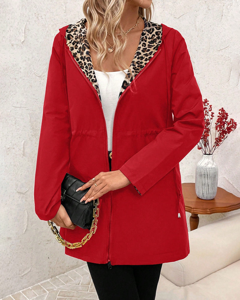 Casaco feminino Vivianne, reversível e com capuz, para um look outono/inverno versátil.