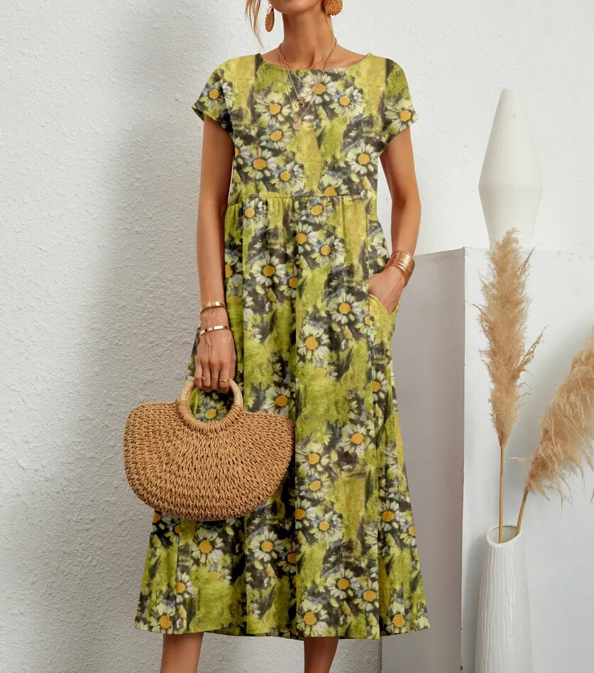 Vestido estampado floral de verão, feminino, com corte A e manga curta. Roupa versátil para mulher.