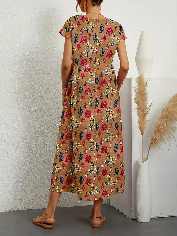 Vestido de verão floral feminino, corte A, manga curta. Roupa ideal para dias quentes e passeios.