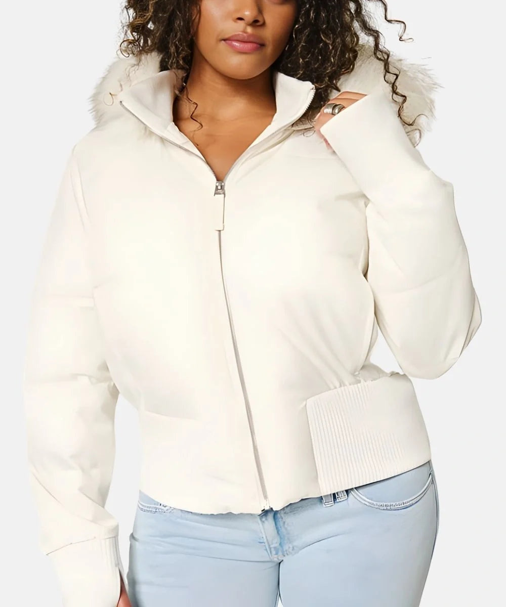 Confortável casaco acolchoado feminino, capuz com pelo sintético, ideal para dias frios.