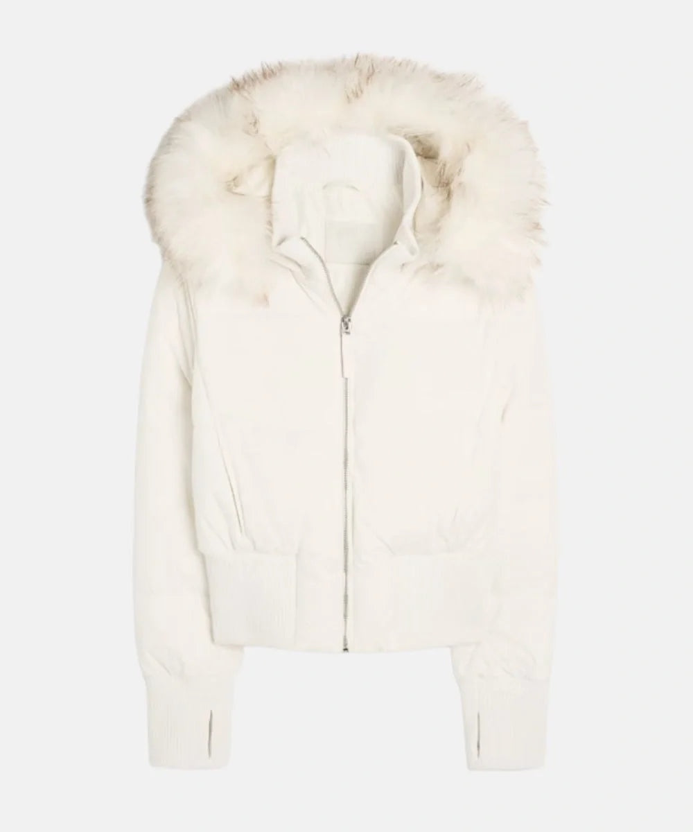Casaco acolchoado feminino com capuz de pelo sintético, ideal para o inverno e clima frio.