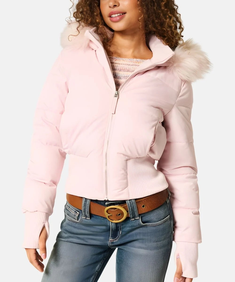 Casaco feminino acolchoado, com capuz quente e acabamento em pelo sintético, versátil.