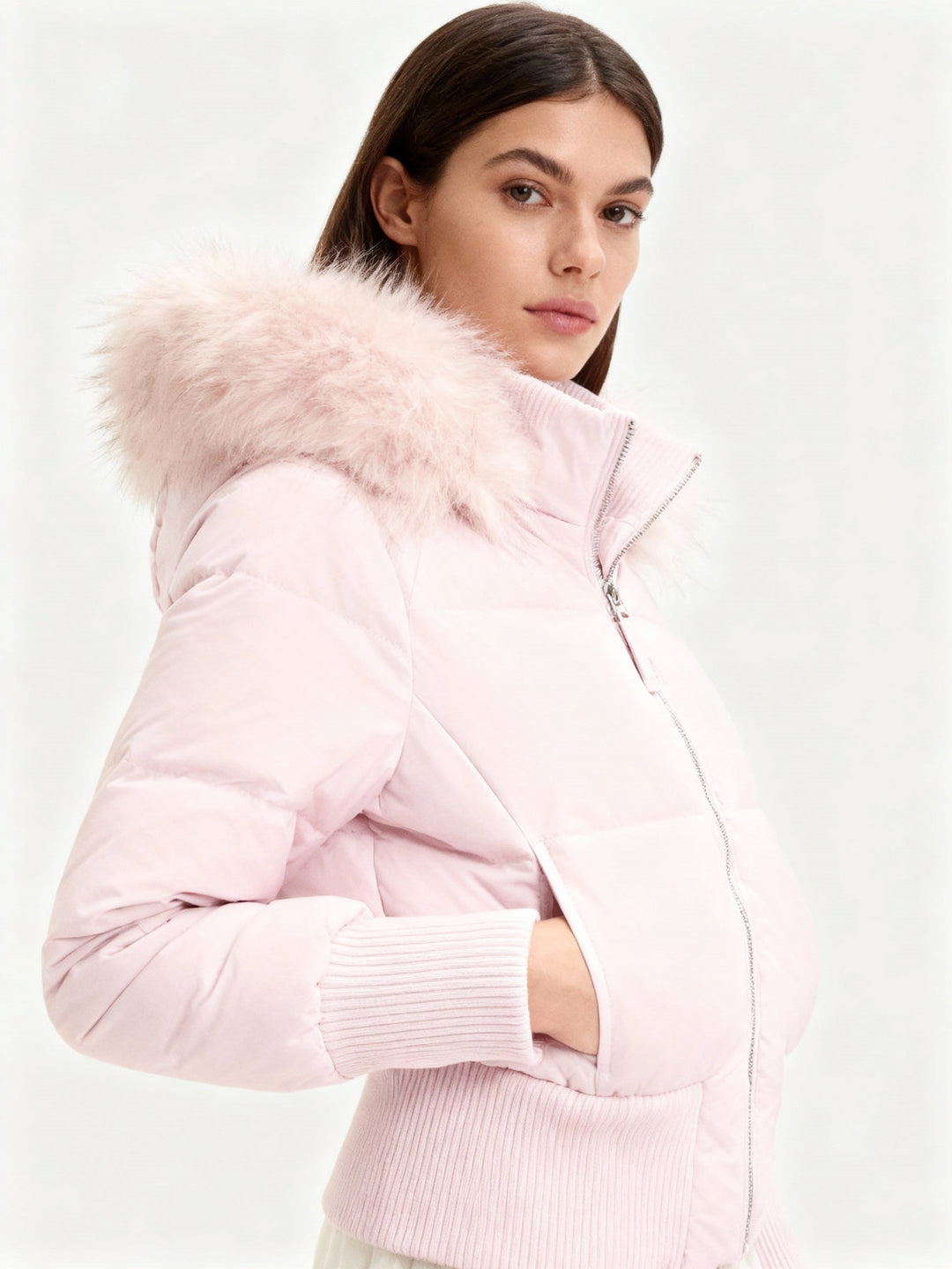 Estiloso casaco acolchoado feminino com capuz e pelo sintético, proteção contra o frio.
