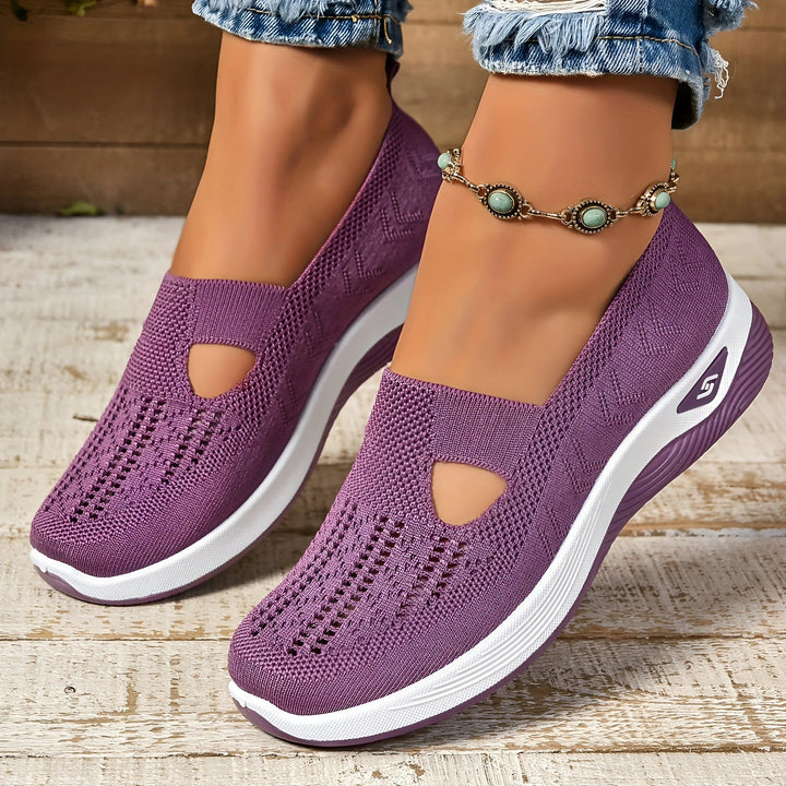 Sapatilhas femininas Nora de calçar, com conforto ergonômico e estilo moderno. Perfeitas para primavera/verão e uso casual.