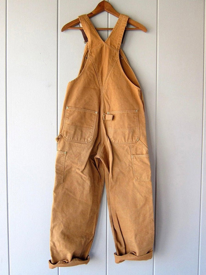 Jardineira feminina casual de algodão com alças ajustáveis e corte largo. Moda mulher, confortável.