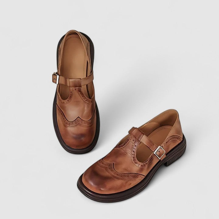 Mary Jane Oxford femininos versáteis, com perfurações brogue e alça de fivela para estilo casual.