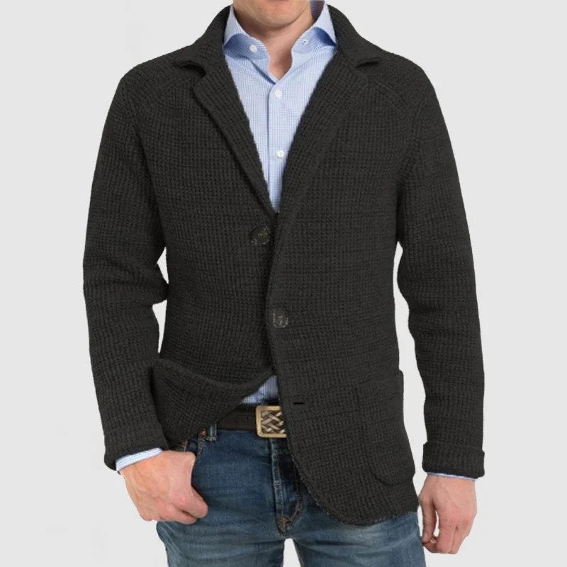 Jaqueta masculina de estilo clássico, com detalhes de botões e bolsos. Moda versátil para outono e inverno.