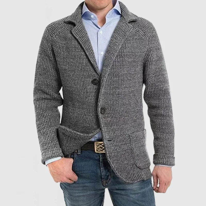 Casaco masculino, estilo clássico atemporal. Botões e bolsos destacados, para um outono inverno com personalidade.