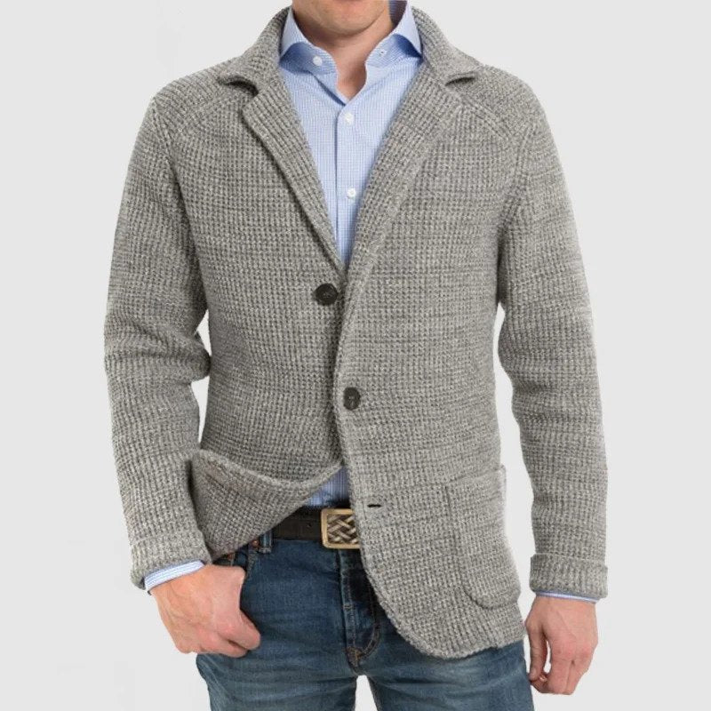 Jaqueta masculina elegante com botões e bolsos funcionais. Estilo clássico, ideal para o outono inverno.