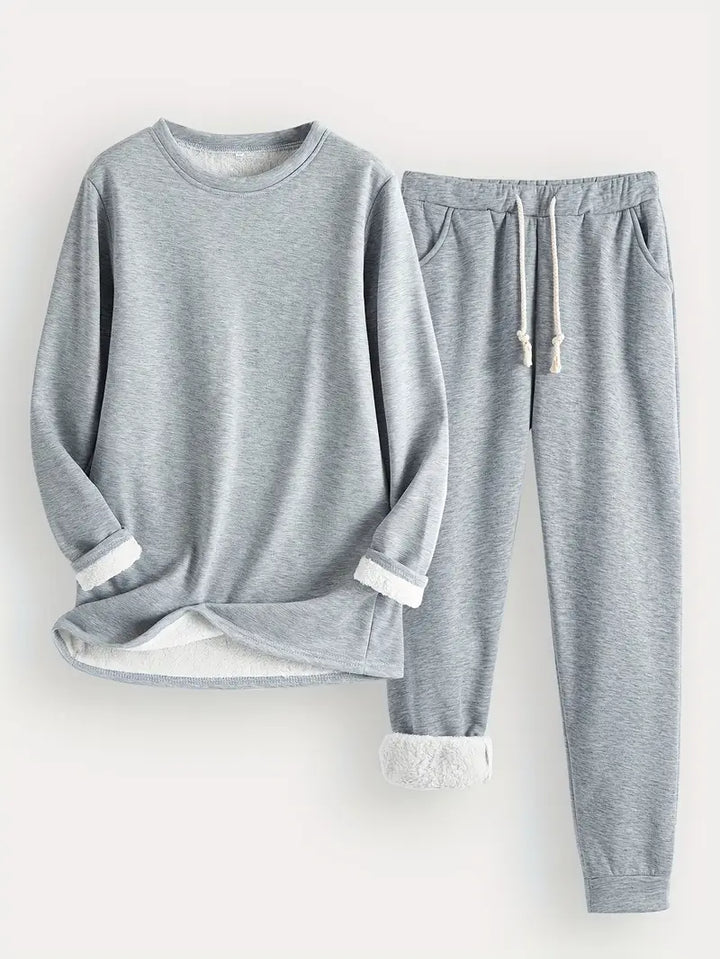 Conjunto feminino aconchegante de moletom e calça jogger, essencial para dias frios e momentos de descanso.