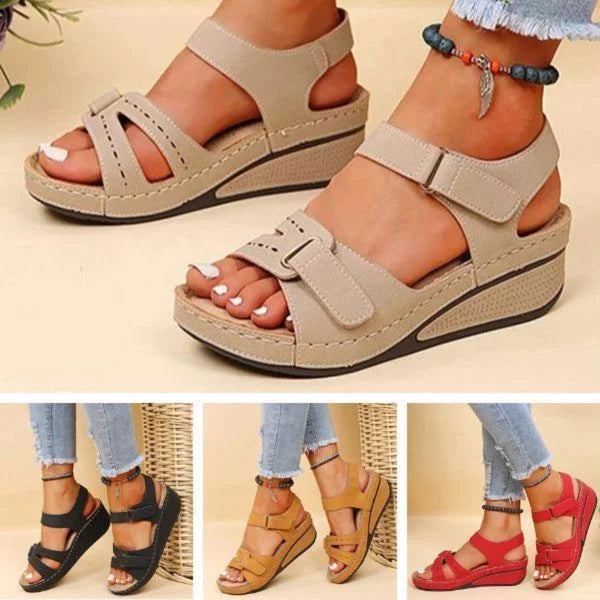 Sandálias femininas ergonômicas que aliviam dores nos pés, ideais para saúde e bem-estar no verão.