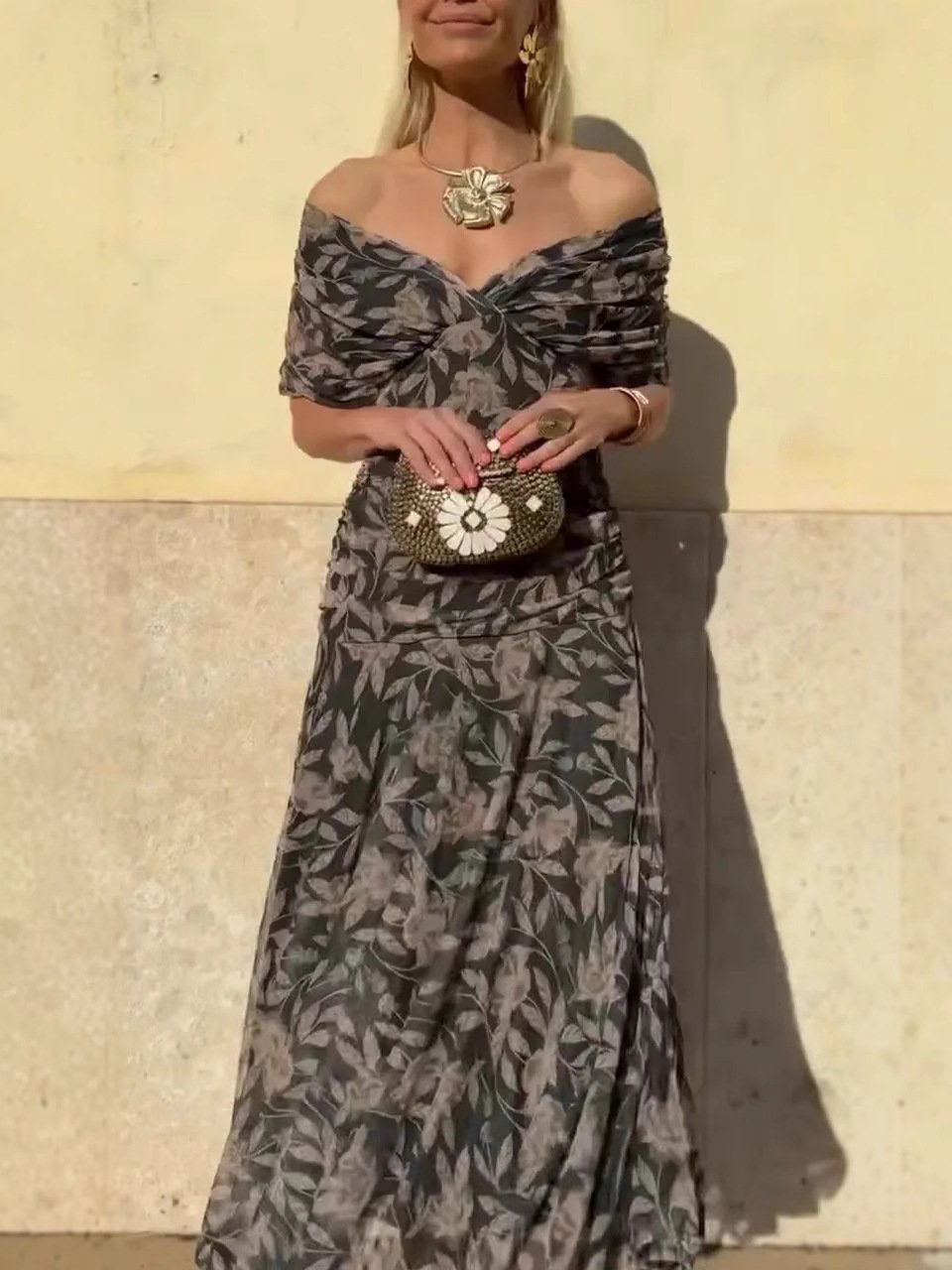 Vestido maxi feminino Naomi casual chique, ideal para viagens de verão. Elegante, confortável e adaptável.