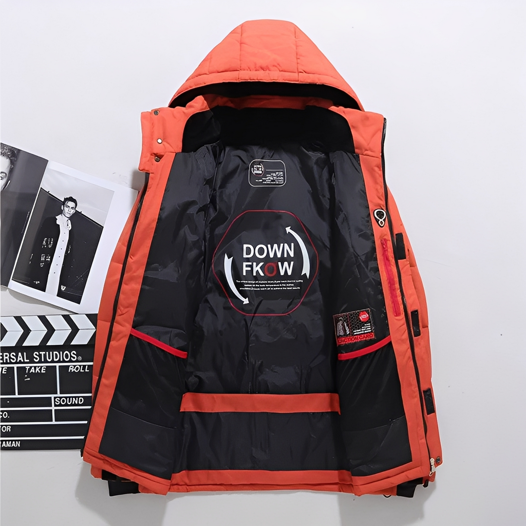 Detalhe do casaco de inverno masculino. Agasalho quente e elegante, ótimo p/ conforto e estilo urbano no frio.