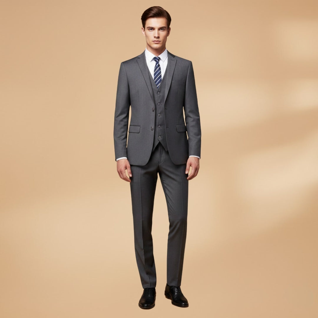 Detalhe do tecido e corte: Fato 3 peças para homem, com blazer, colete e calças. Roupa formal de moda masculina.