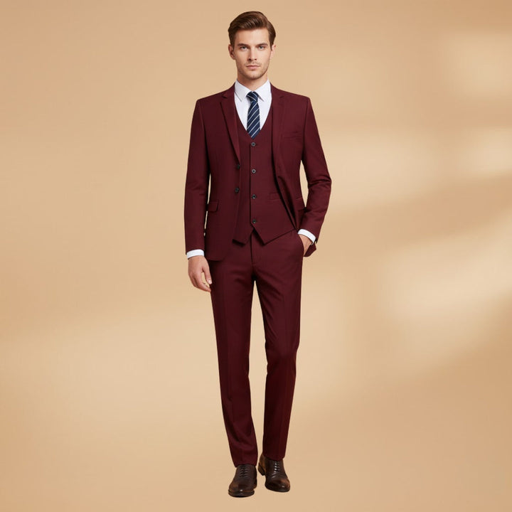 Fato 3 peças completo para homem, incluindo blazer, colete e calças. Estilo elegante e moda masculina para eventos formais.