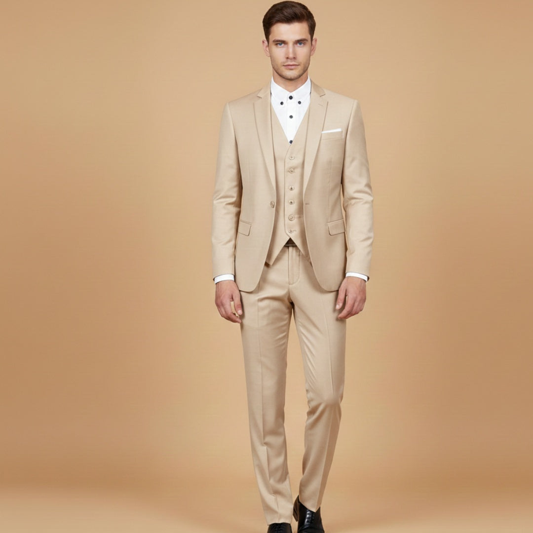 Terno social masculino com colete, proporcionando um look impecável para qualquer ocasião formal.