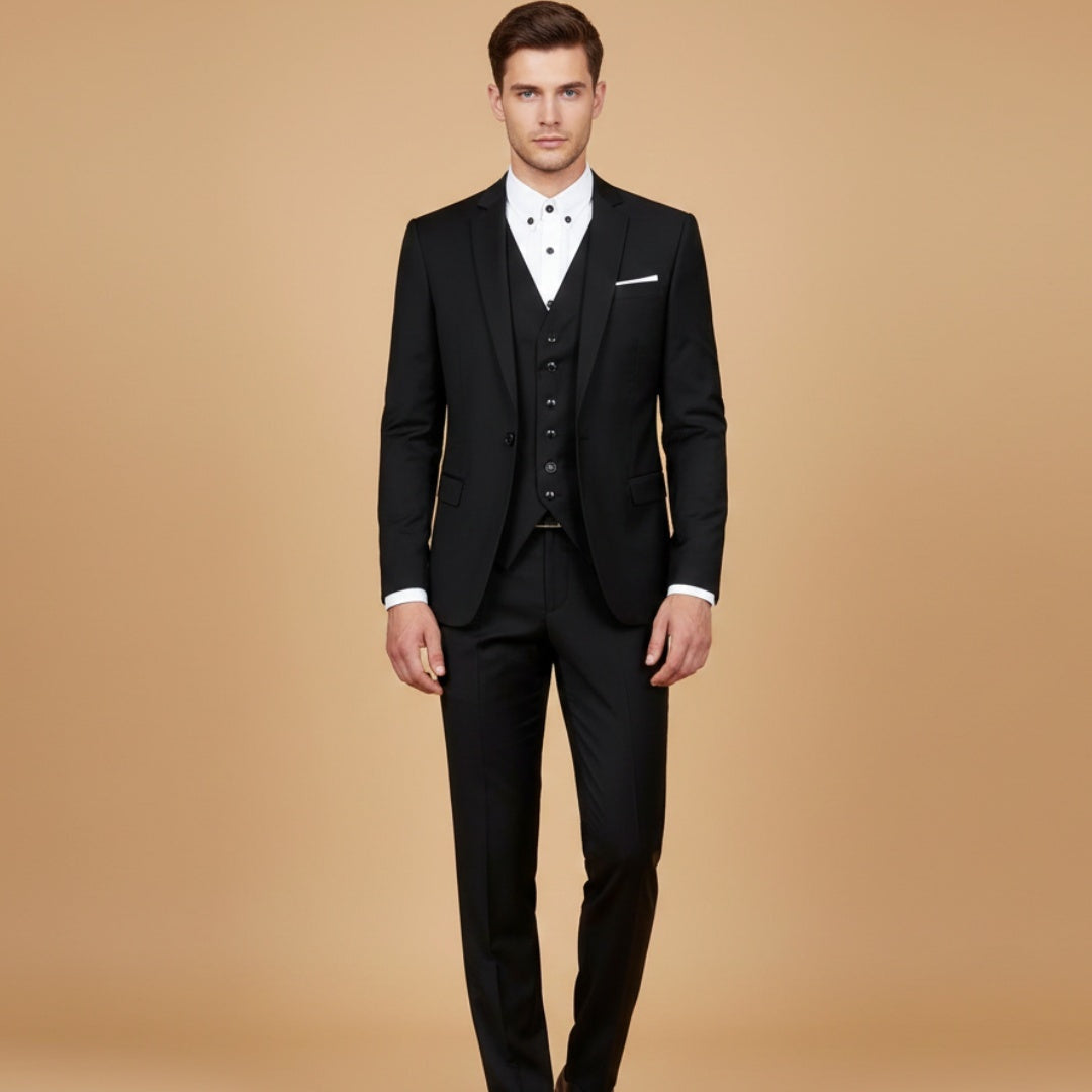Terno formal masculino de três peças, perfeito para casamentos, cerimónias e ocasiões sociais.