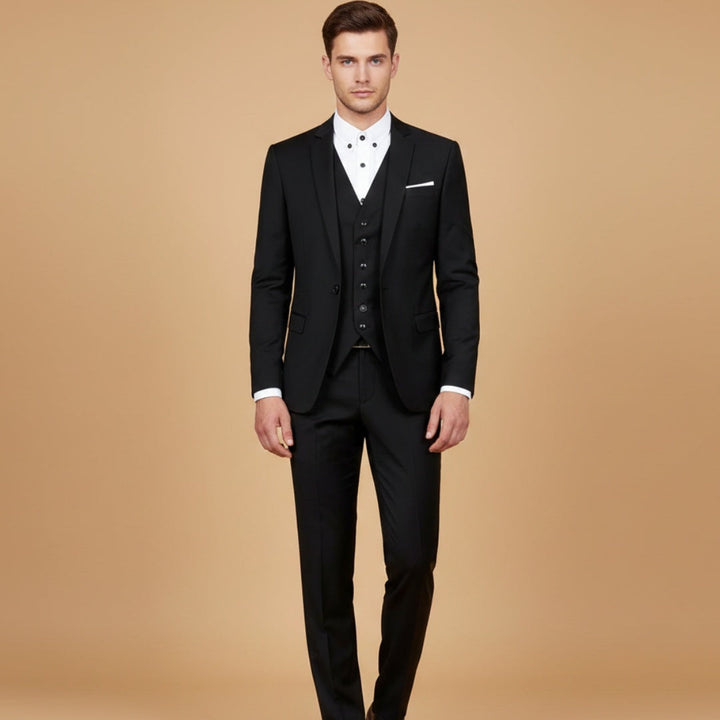 Terno formal masculino de três peças, perfeito para casamentos, cerimónias e ocasiões sociais.