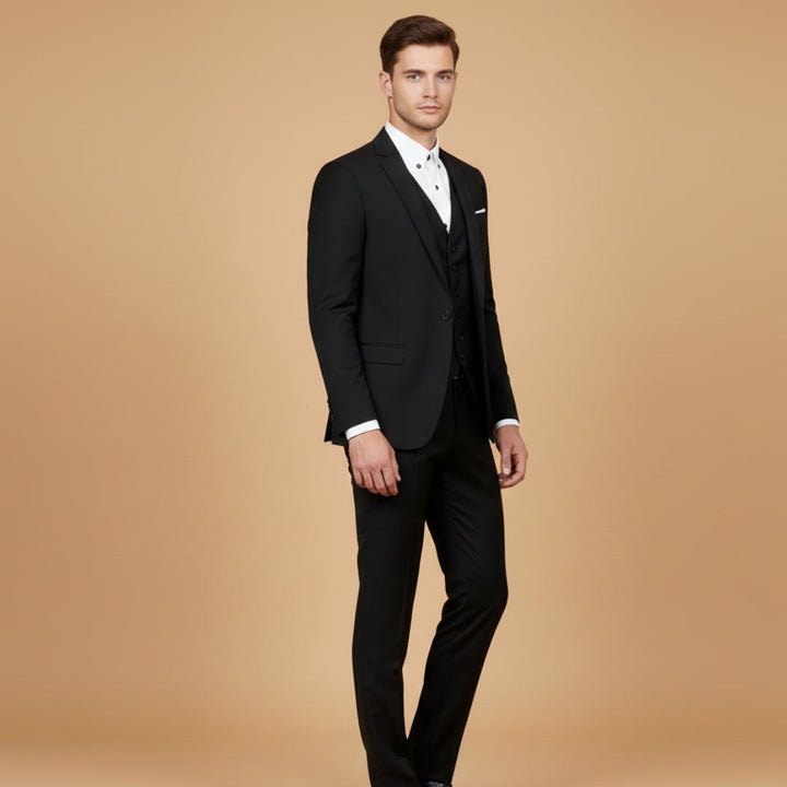 Conjunto elegante masculino com blazer, colete e calças, para um look sofisticado e moderno.