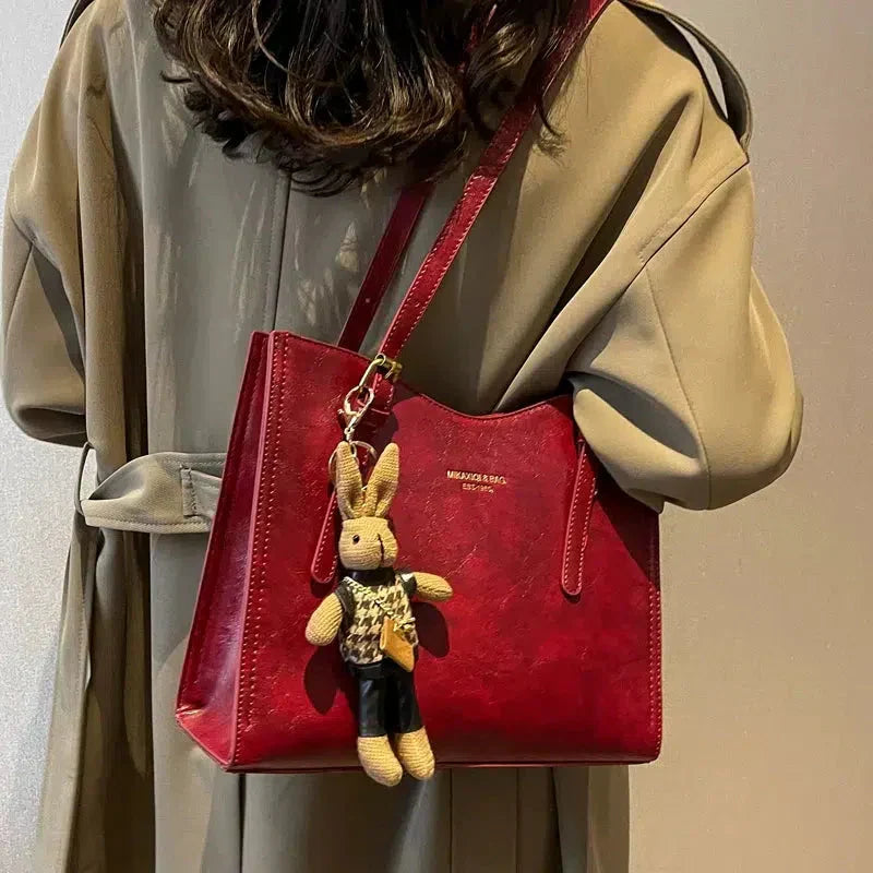 Bolsa de ombro clássica Lena, couro vegano durável, acessório indispensável para a moda feminina.