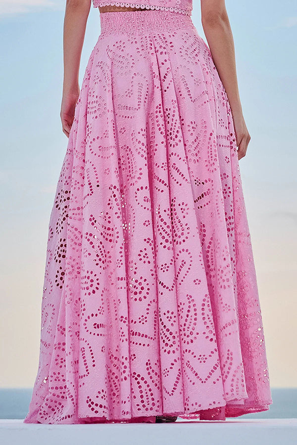 Conjunto casual feminino: saia midi e top bordado com detalhes sofisticados para o verão.