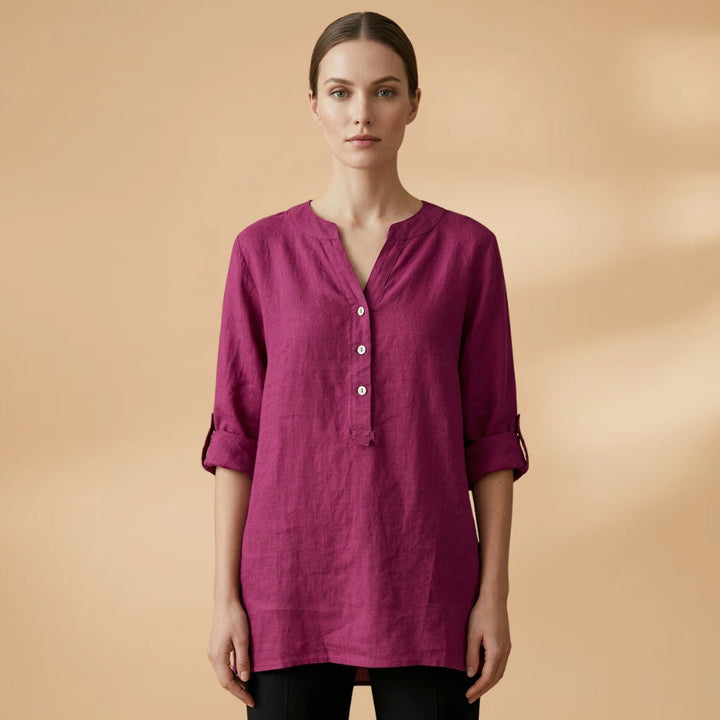 Blusa de linho feminina respirável com decote V, manga rolável, para conforto e estilo no verão.