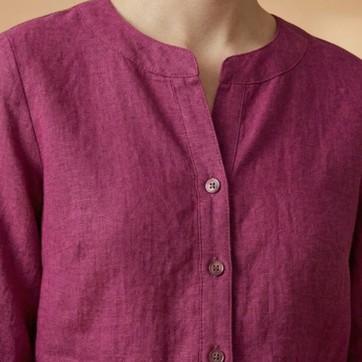 Blusa de linho feminina casual, decote V, manga rolável. Perfeita para o dia a dia no verão.