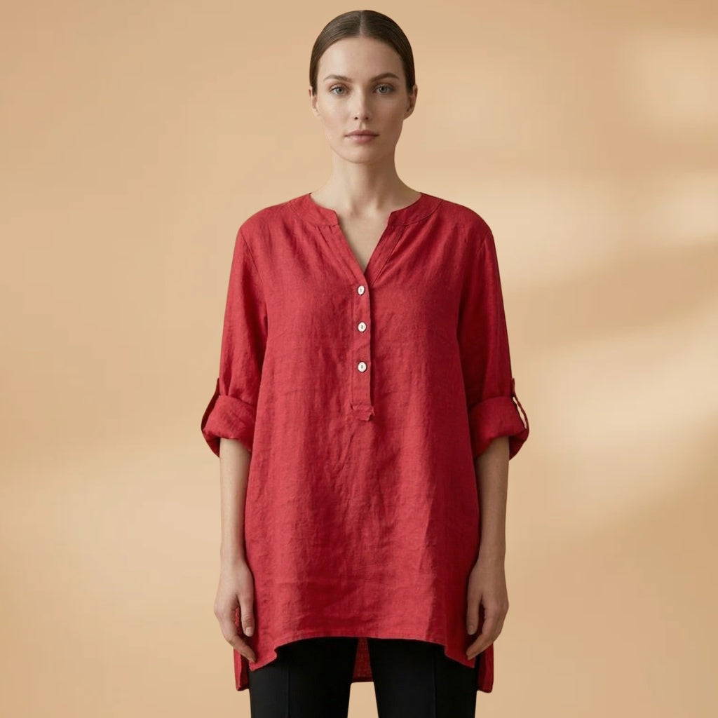 Blusa feminina de linho, manga rolável, decote V. Um clássico atemporal para seu guarda-roupa.