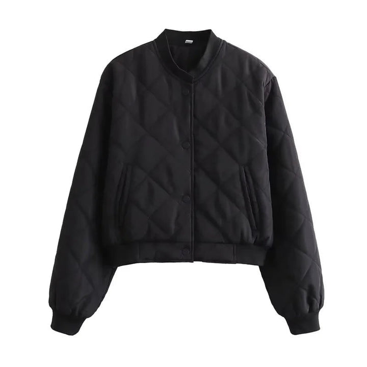 Bomber feminina matelassé com textura acolchoada, elegante e confortável para outono-inverno.