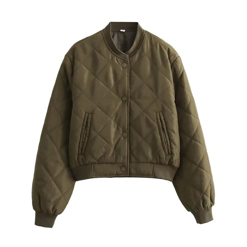 Casaco bomber feminino acolchoado matelassé. Estilo desportivo-elegante, ideal para outono/inverno.