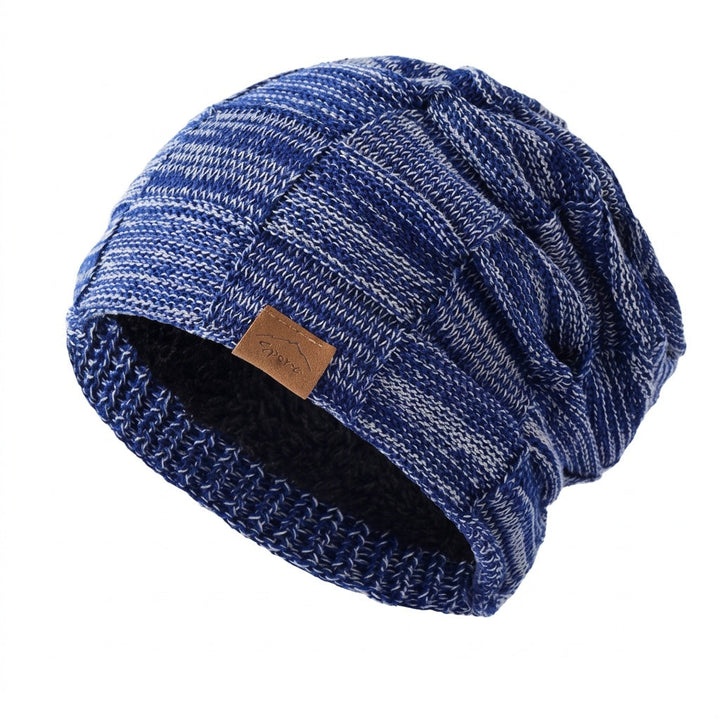 Gorro feminino de inverno com forro polar e malha. Estilo slouchy, acessório quente e confortável.