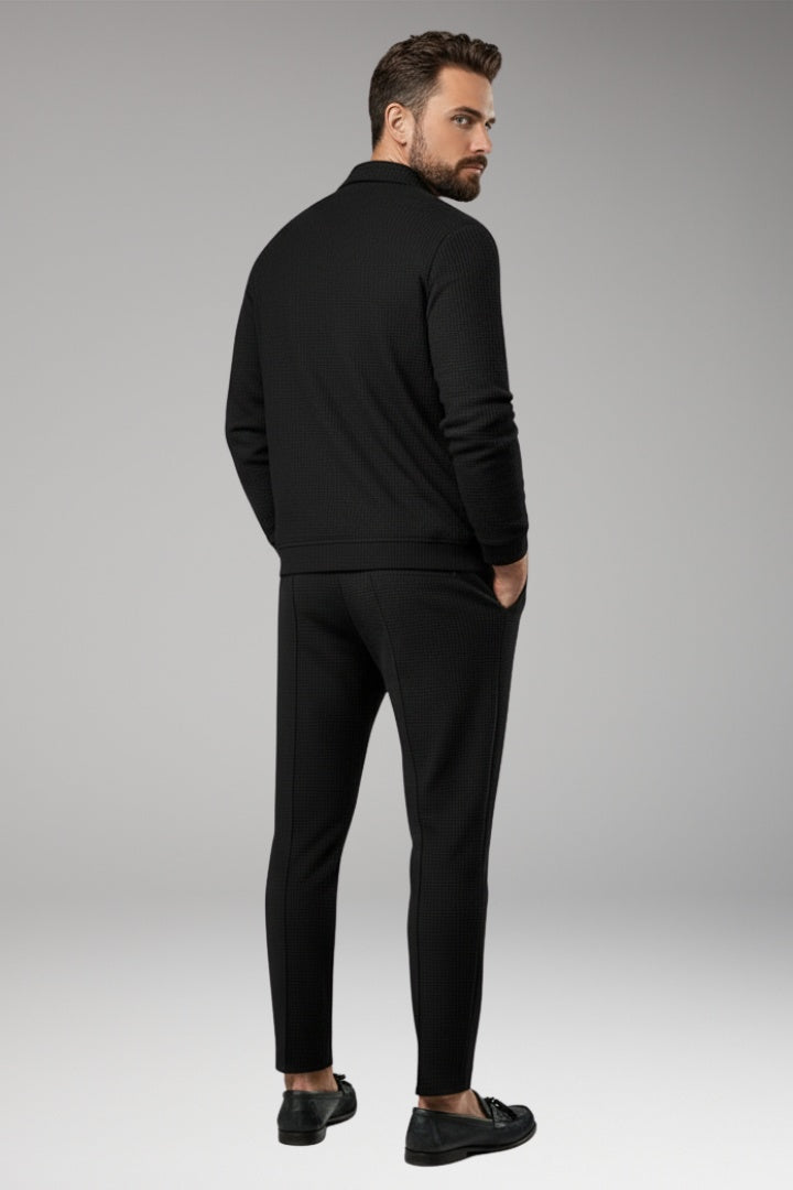Conjunto duas peças masculino: casaco waffle e calças confortáveis. Moda masculina casual.
