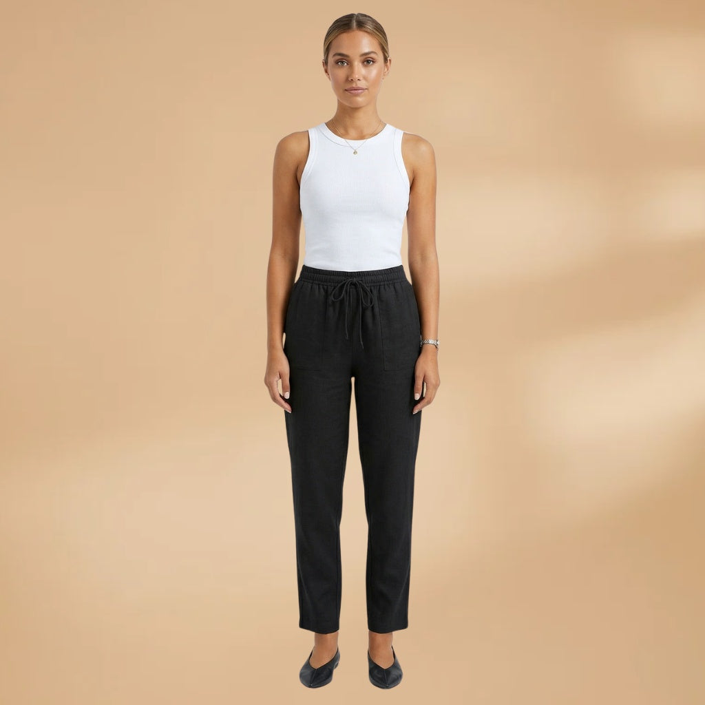 Vista frontal das calças de linho femininas, design fluido e relaxado, ideais para moda casual de verão.