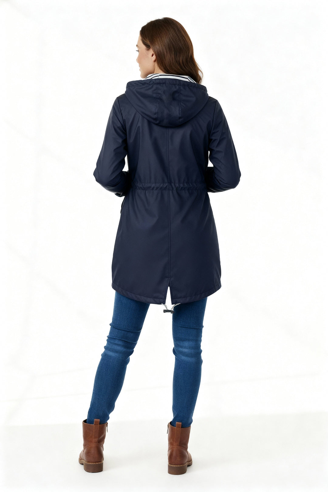 Corta-vento elegante para mulher, com capuz e ajuste na cintura, proteção contra vento e chuva.