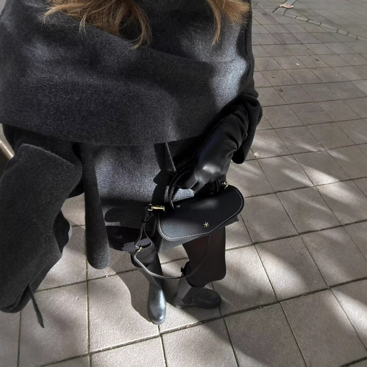 Moda feminina: poncho de lã assimétrico com gola ampla. Confortável e chique para outono/inverno.