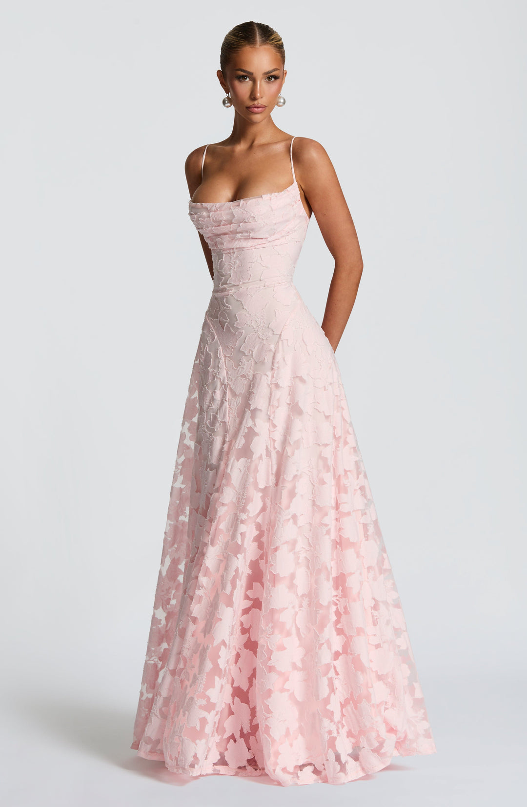Vestido de festa feminino longo e elegante, com corpete de renda. Ideal para ocasiões especiais e gala.